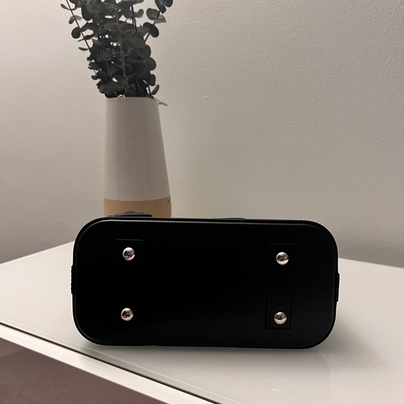 Louis Vuitton - Black Alma BB, Epi Leather, Designer Hand Bag, LV - Picture 2 of 12